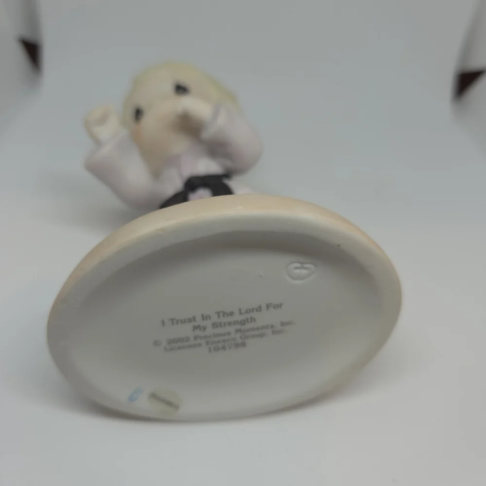 Precious Moments "I Trust in the Lord for My Strength" Item #104787 - Picture 3 of 5